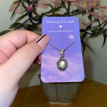 Charger l'image dans la galerie, Swirly Green Labradorite Necklace