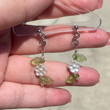 Load image into Gallery viewer, Dainty Garden Flower Earrings