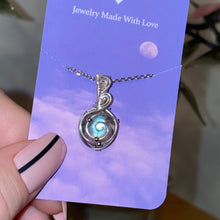 Load image into Gallery viewer, Swirly Blue Labradorite Necklace