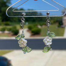 Load image into Gallery viewer, Dainty Garden Flower Earrings