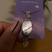 Load image into Gallery viewer, Tahitian Mother of Pearl Necklace