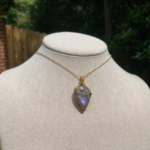 Load image into Gallery viewer, Purple/Pink Labradorite Necklace
