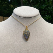 Load image into Gallery viewer, Purple/Pink Labradorite Necklace