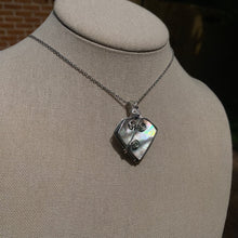 Load image into Gallery viewer, Tahitian Mother of Pearl Necklace