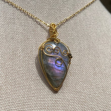 Load image into Gallery viewer, Purple/Pink Labradorite Necklace