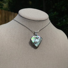 Load image into Gallery viewer, Tahitian Mother of Pearl Necklace