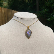 Load image into Gallery viewer, Purple/Pink Labradorite Necklace