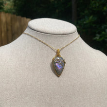 Load image into Gallery viewer, Purple/Pink Labradorite Necklace