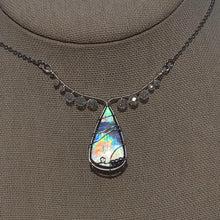 Load image into Gallery viewer, Tahitian Mother of Pearl Choker