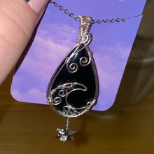 Charger l'image dans la galerie, Obsidian "Moon Goddess" Necklace
