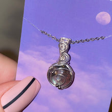 Load image into Gallery viewer, Swirly Blue Labradorite Necklace

