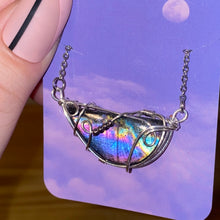 Load image into Gallery viewer, Groovy Multicolor Labradorite Necklace
