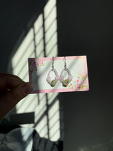 Load image into Gallery viewer, Flower Earrings
