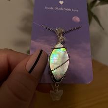 Load image into Gallery viewer, Tahitian Mother of Pearl Necklace
