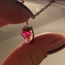 Cargar imagen en el visor de la galería, Collar de turmalina en forma de sandía cruda
