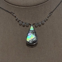 Load image into Gallery viewer, Tahitian Mother of Pearl Choker
